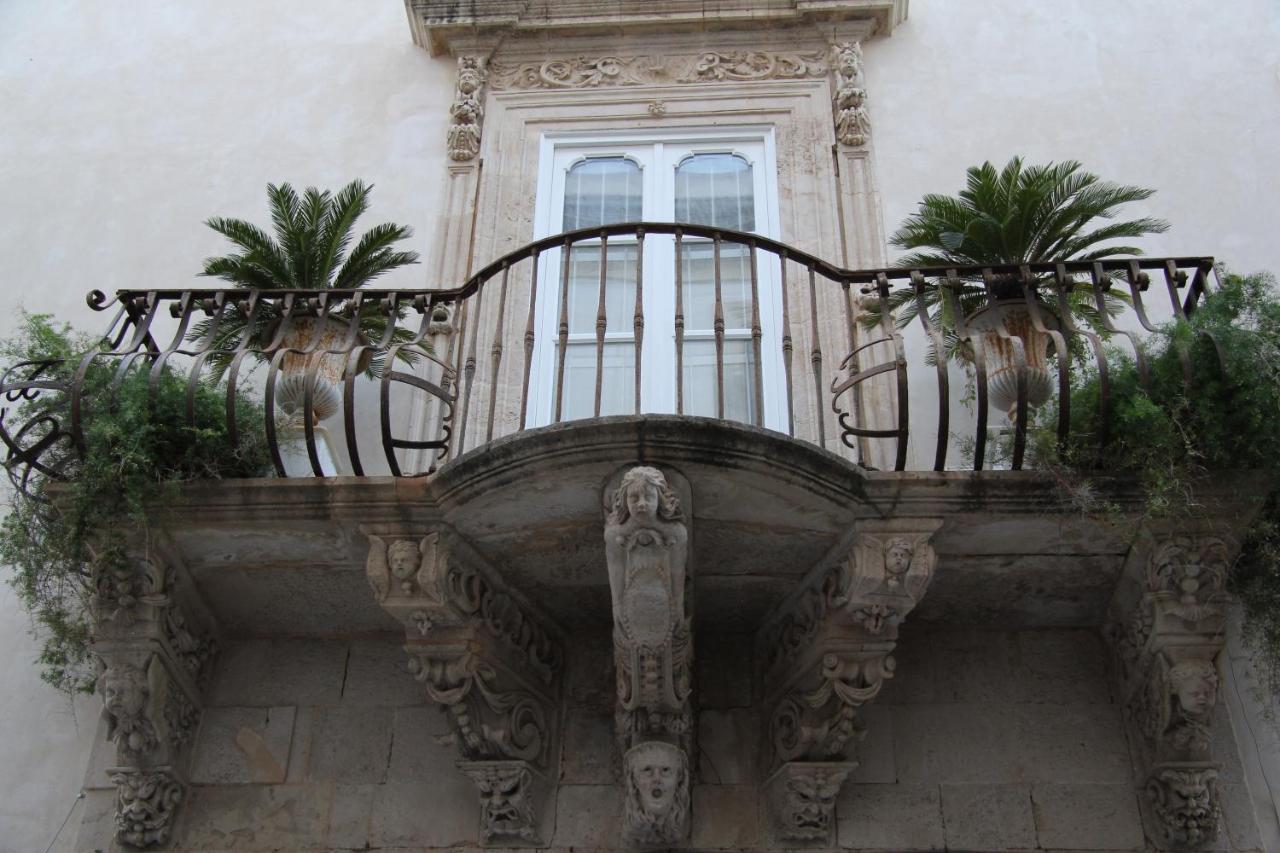 Casa Vacanza Icaros, Ortigia, CITY CENTRE Syracuse Exterior foto